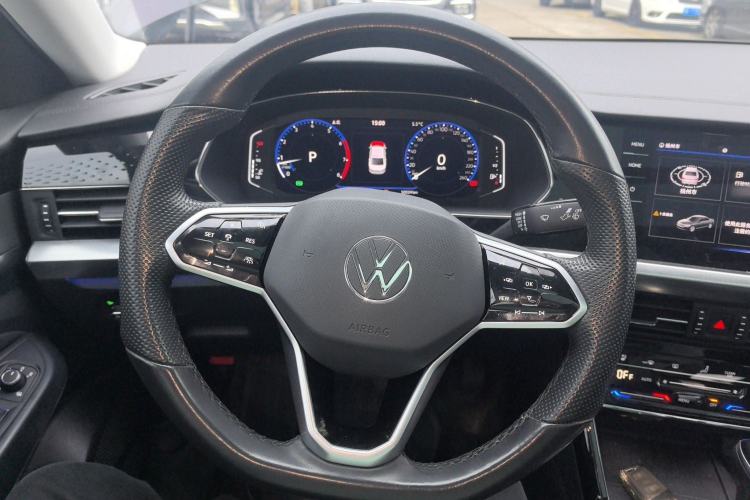 Used Volkswagen Passat 2022 330TSI Starry Luxury Edition – Exclusive Special Edition