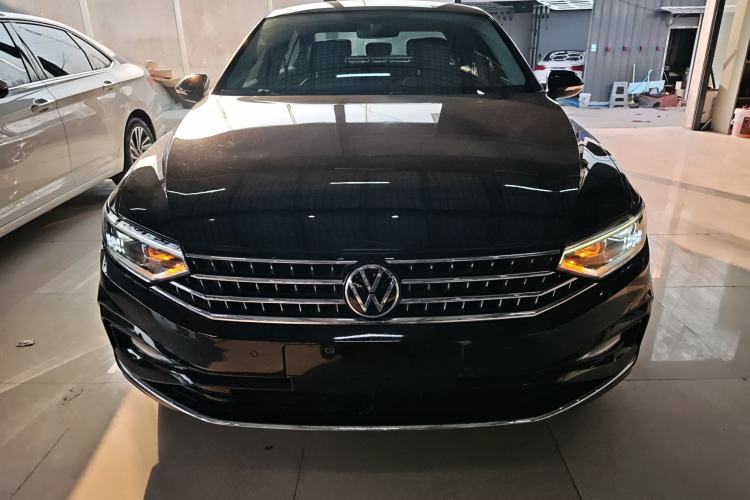 Used Volkswagen Magotan 2023 2 Million Units Limited Edition 280TSI DSG Leading Version
