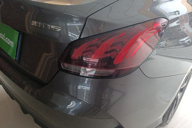 Used MG 5 2021 180 DVVT CVT Youth Luxury Edition
