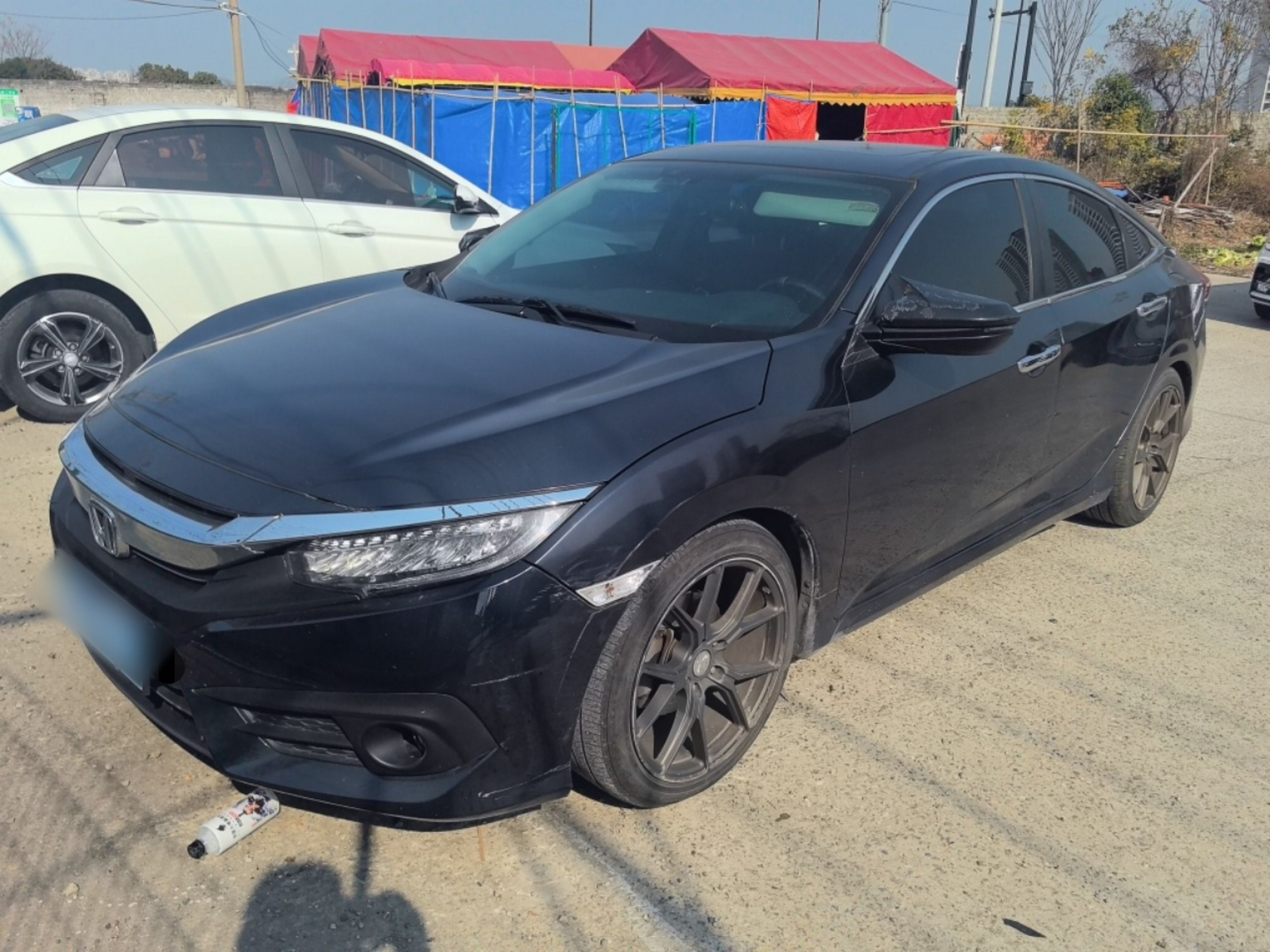 Под передней частью автомобиля