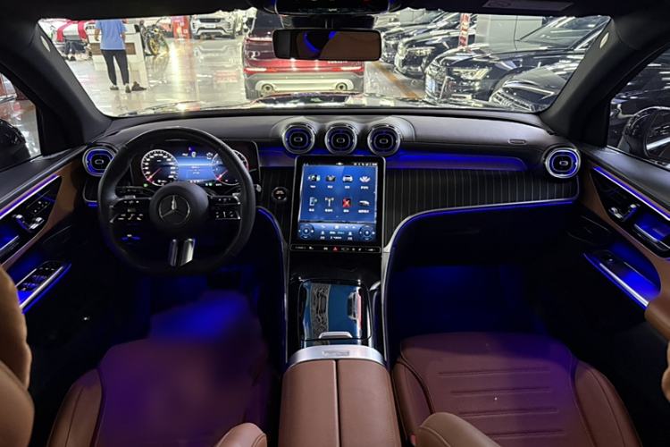 Used Mercedes-Benz GLC 2023 GLC 260 L 4MATIC Luxury Model 5 Seats
