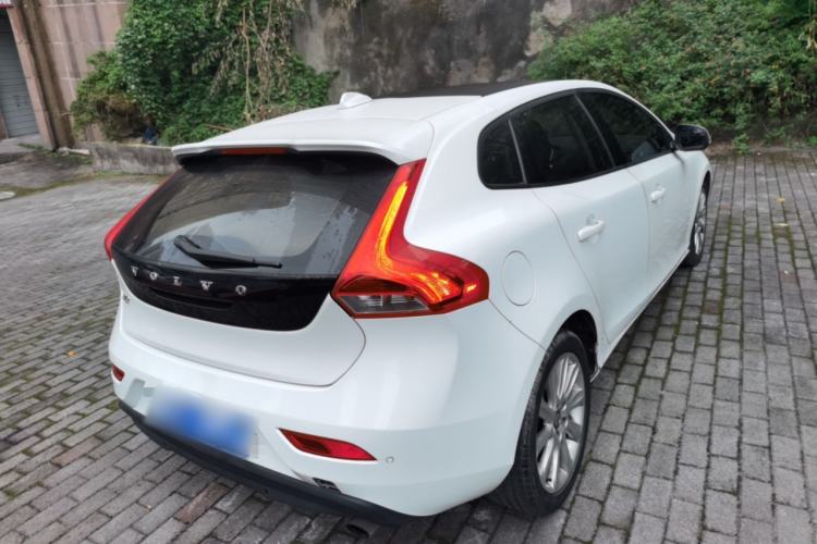 Used Volvo V40 2015 1.6T Zhiyi Edition