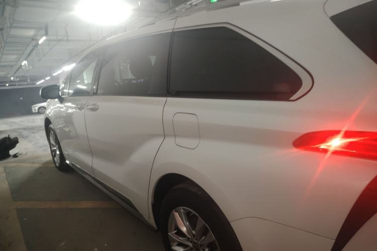 Used Toyota Sienna 2021 2.5L Hybrid Platinum Edition
