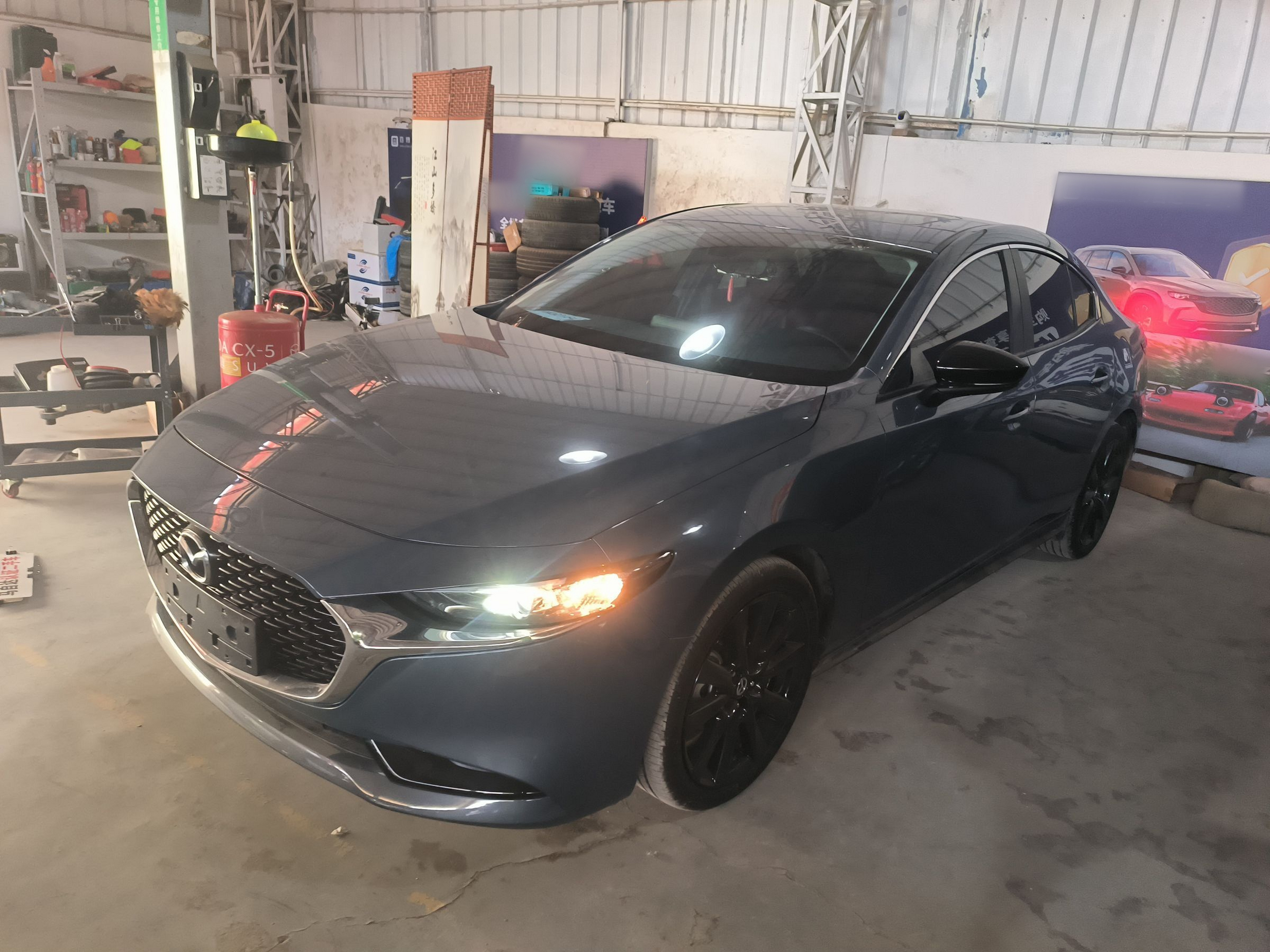 Под передней частью автомобиля