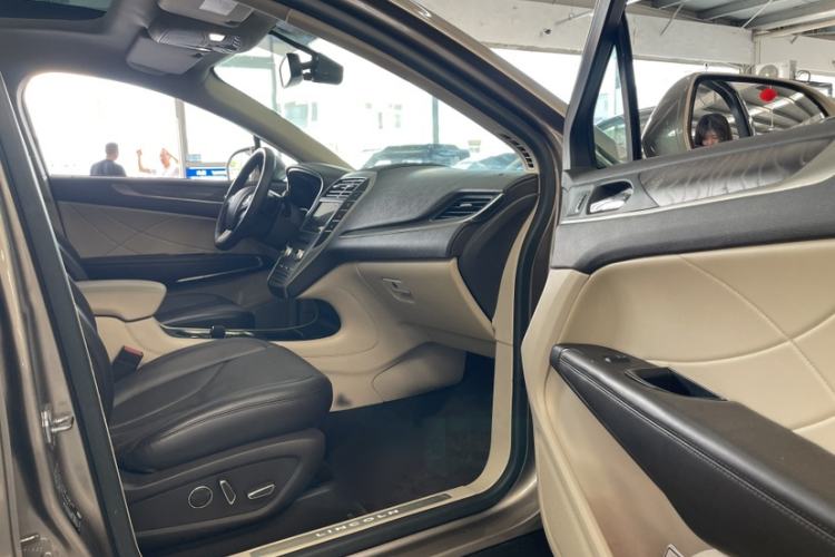 Used Lincoln MKC 2018 2.0T Two-Wheel Drive Luxury Edition
