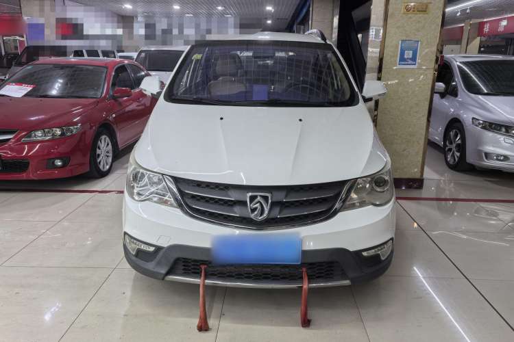 Used Baojun 730 2014 1.5L manual Comfort version 7 seats
