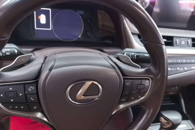 Used Lexus ES 2020 200 Excellence Edition
