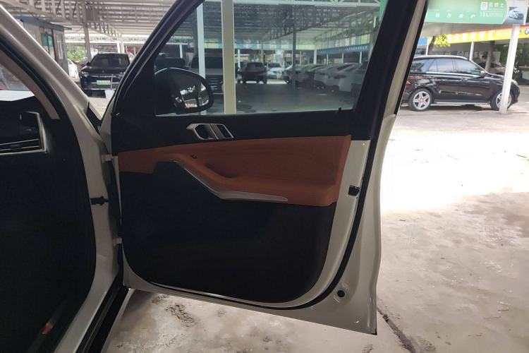 Used BMW X5 2019 xDrive40i XLine 19-inch wheels Middle East version
