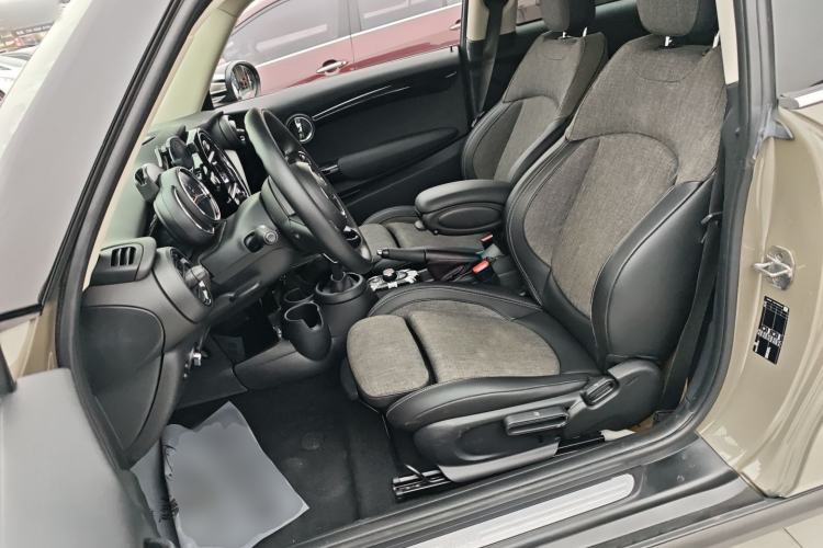 Used  MINI 2019 1.5T COOPER Classic Edition
