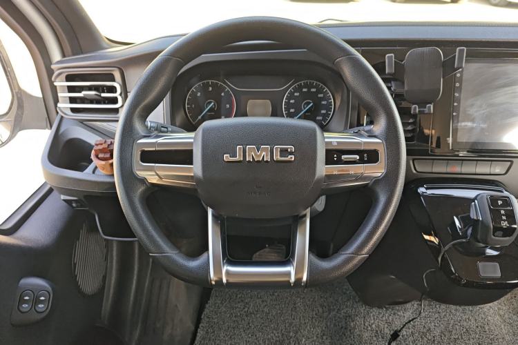 Used JMC Fushun 2025 2.0T 8AT Diesel Short-Wheelbase Low-Roof Commercial Multi-Purpose Passenger Vehicle with 5/6 Seats and Liftgate Tailgate