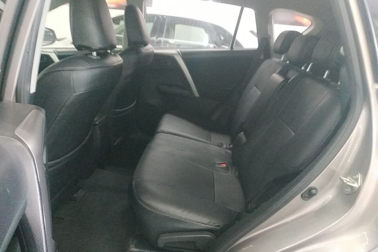 Used Toyota RAV4 2016 2.0L CVT Two-Wheel Drive Fashion Edition China V Standard
