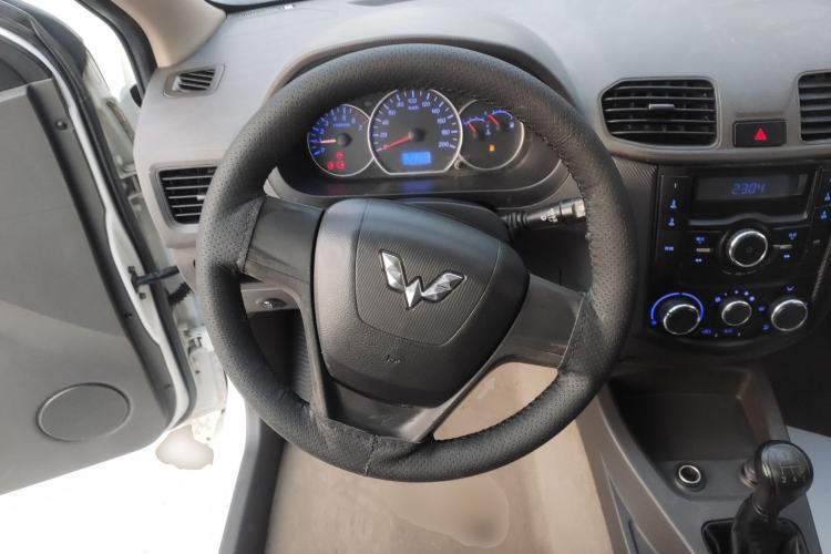 Used Wuling Hongguang 2014 1.5L S Standard Version
