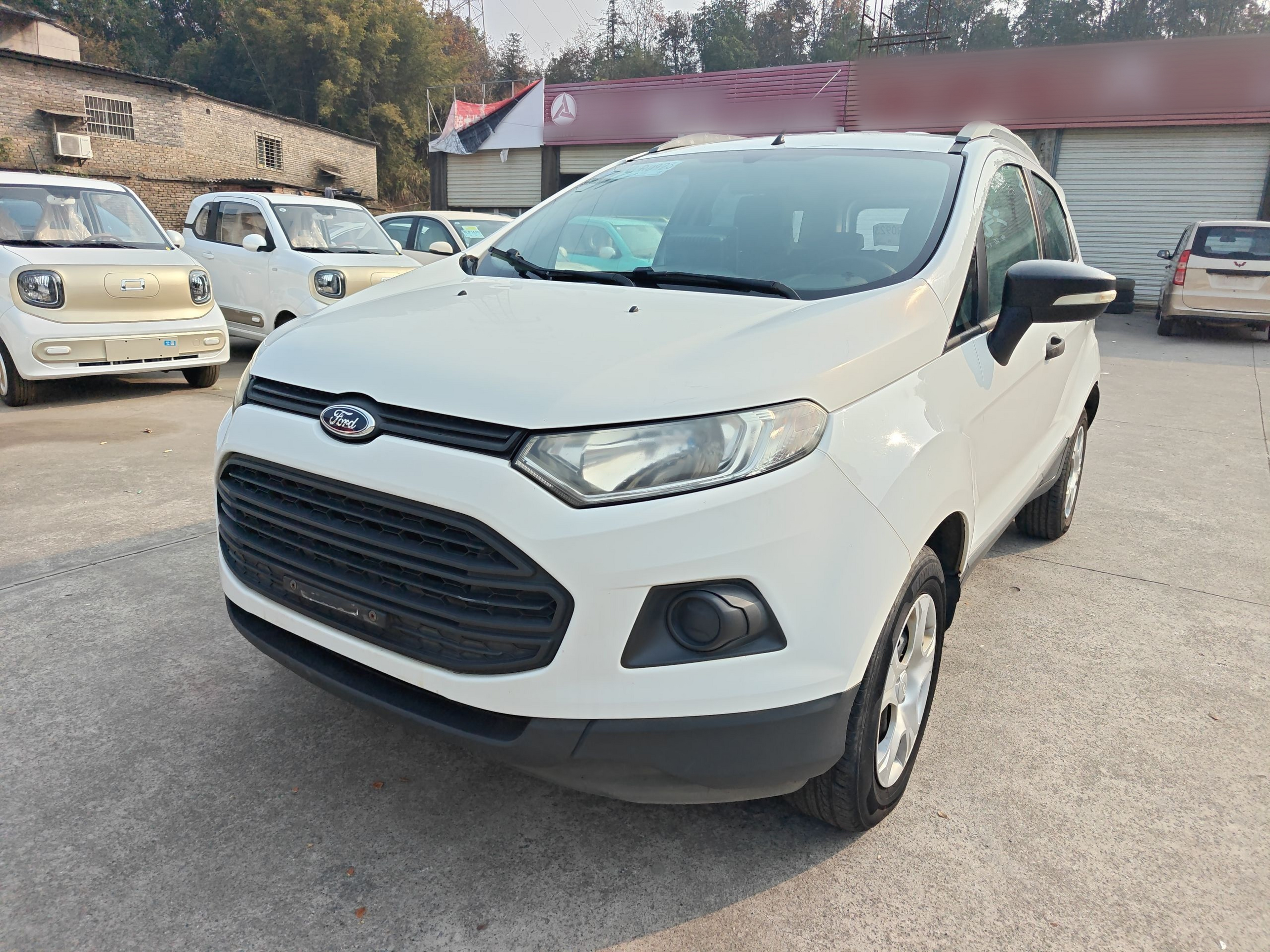 Под передней частью автомобиля