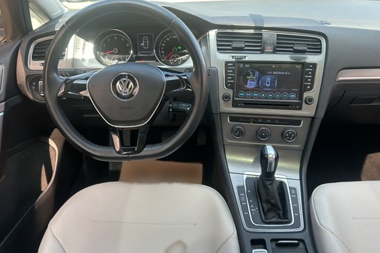 Used Volkswagen Golf 2015 1.2TSI Automatic Comfort Model
