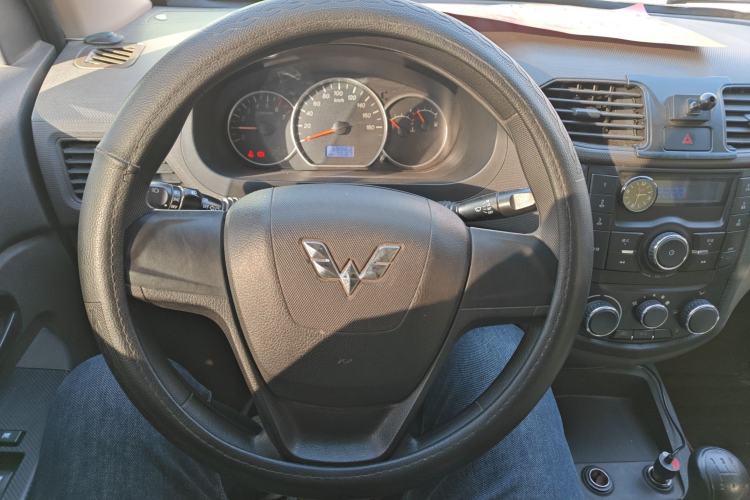 Used Wuling Hongguang 2015 1.5L S Basic Version China V Standard
