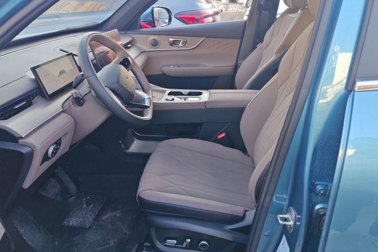 Used Chery Tiggo 8 PLUS C-DM 2025 1.5T 116 km Prestige Version 5 Seats
