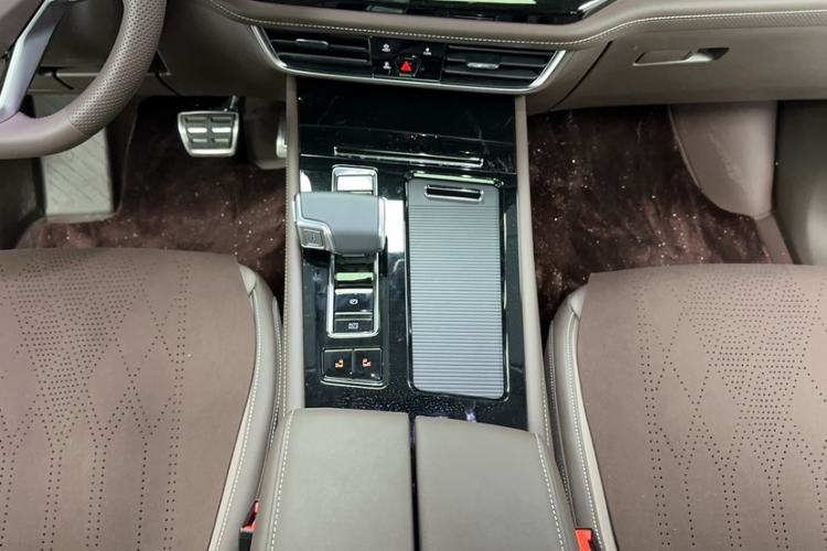 Used Volkswagen Viloran 2024 380TSI Luxury Edition
