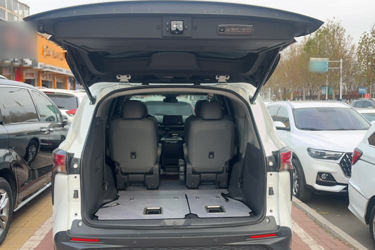 Used Toyota Granvia 2024 2.5L Hybrid Comfort Edition
