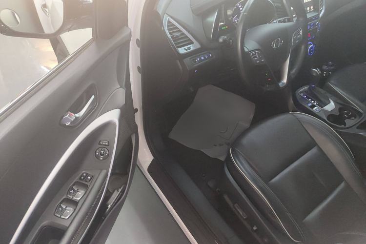 Used Hyundai Santa Fe 2017 2.4L Automatic Two-Wheel Drive Smart Version 5 Seats
