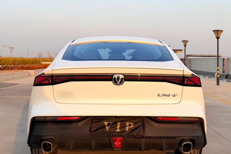 Used Changan UNI-V 2024 1.5T High-Energy Version
