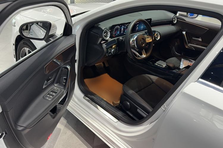 Used Mercedes-Benz A-Class 2022 Second Facelift A 200 L Sport Sedan Fashion Version
