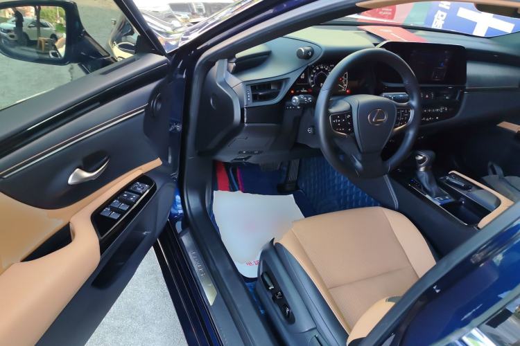 Used Lexus ES 2021 300h Excellence Edition
