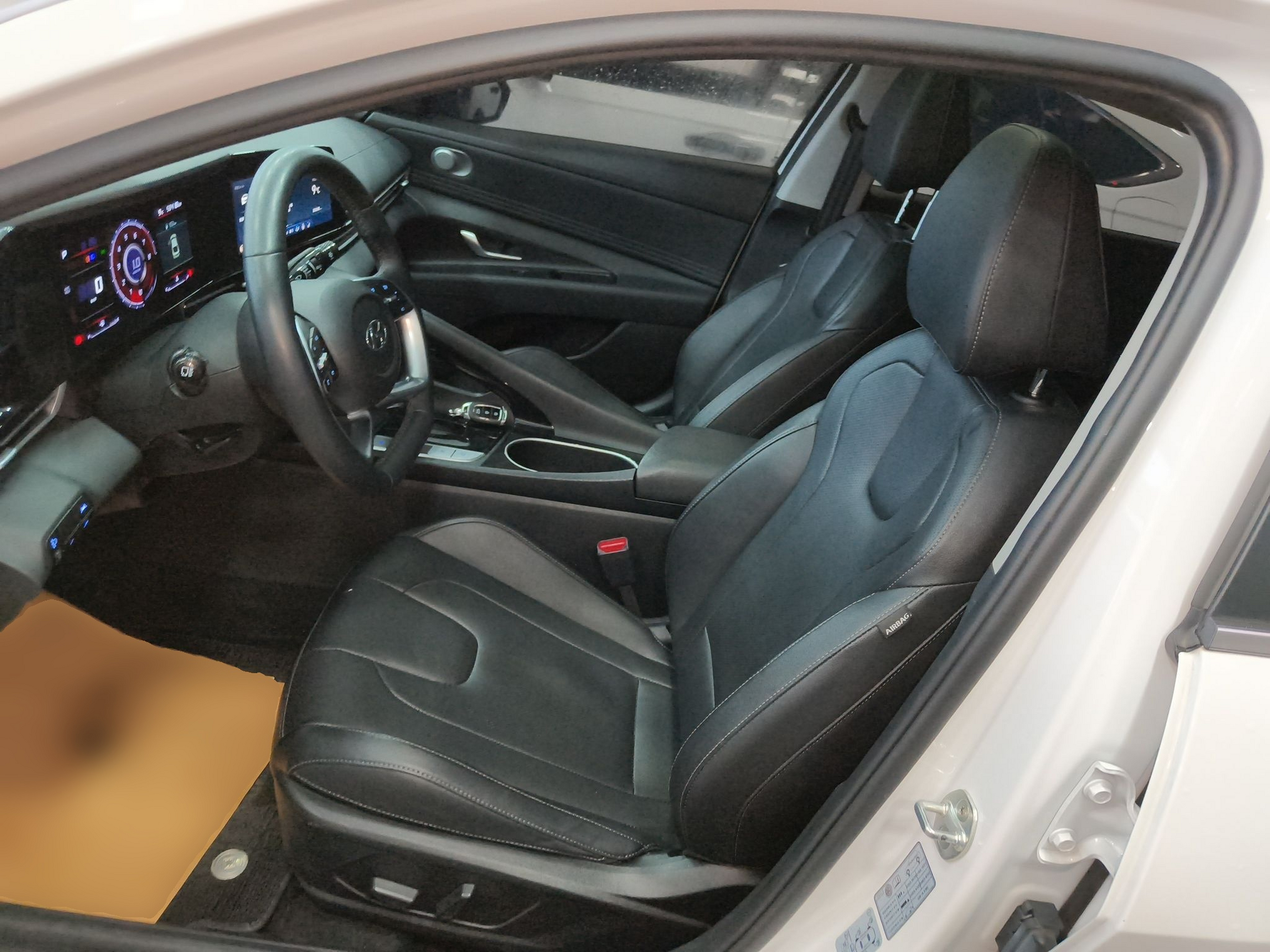 Переднее сиденье в автомобиле