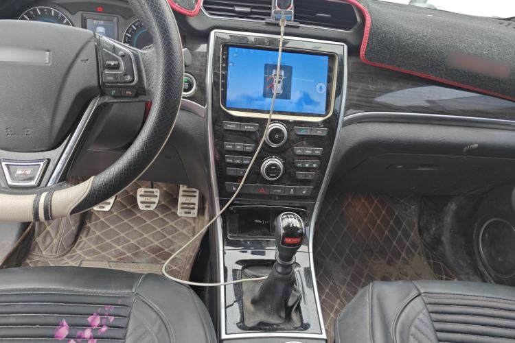 Used Haval H2 2016 Red-Label 1.5T Manual Two-Wheel Drive Luxury Model