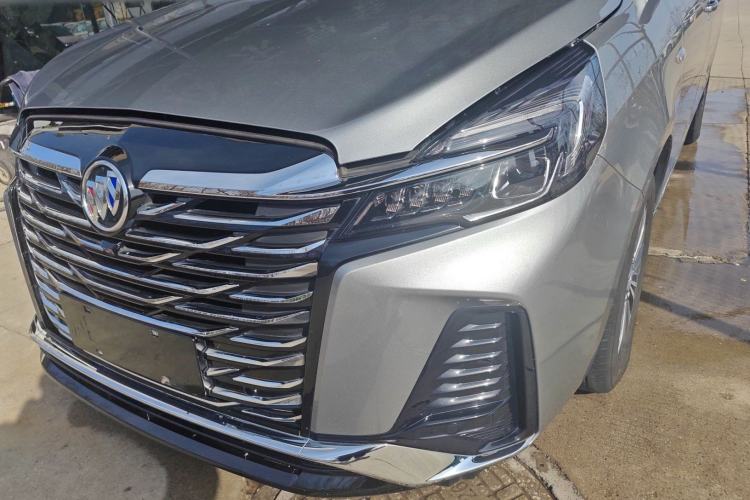 Used Buick GL8 2023 Facelifted Land Cruiser Executive Luxury Version
