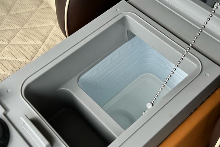 Used Mercedes-Benz Vito 2023 2.0T Elite Version 7 Seats