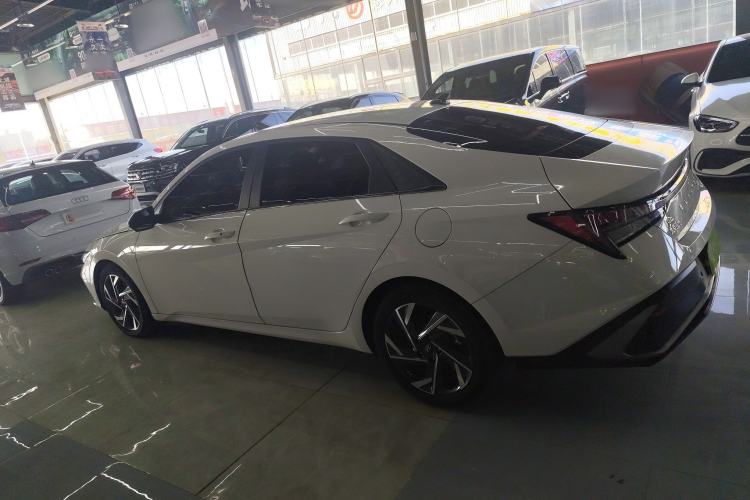 Used Hyundai Elantra 2023 1.5L CVT LUX Prestige Edition
