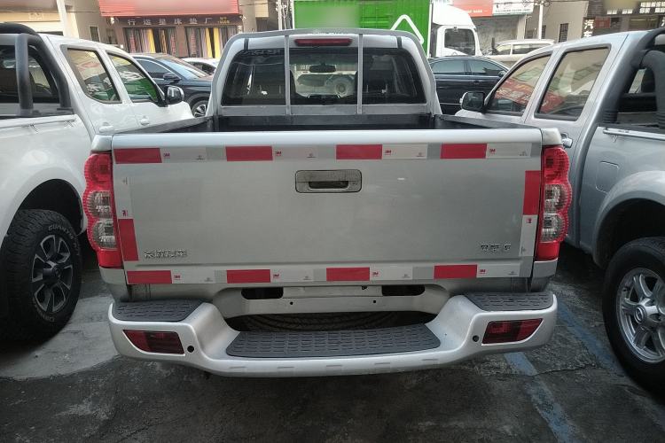 Used Great Wall Wingle 5 2017 2.0T European-spec Diesel Two-Wheel-Drive Entry-Level Big Double-Cab GW4D20D
