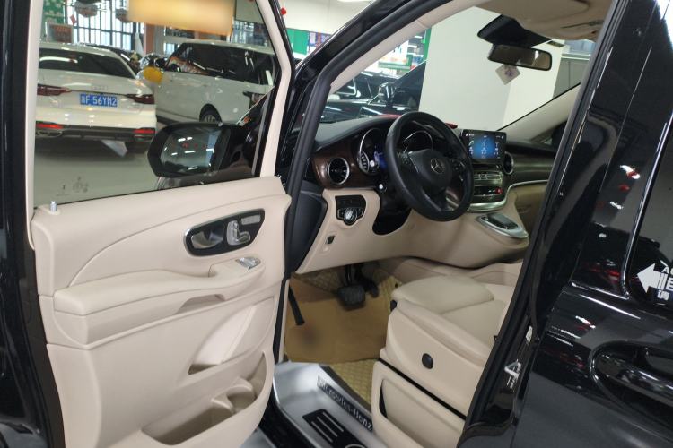 Used Mercedes-Benz V-Class 2022 V 260 Avantgarde Edition