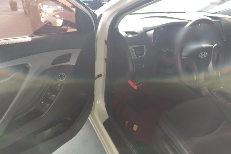 Used Hyundai Elantra 2016 1.6L Automatic Smart Version
