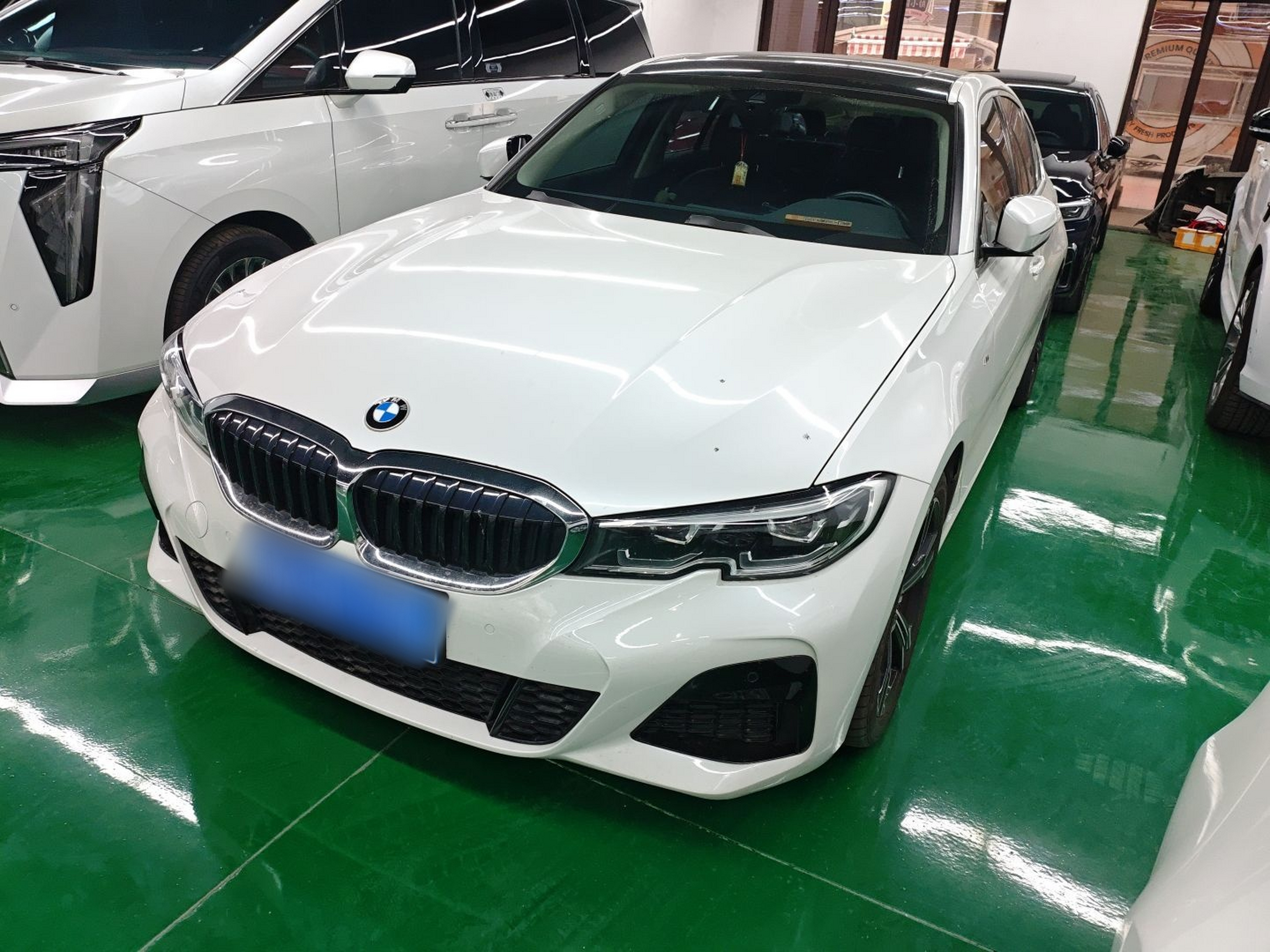 تحت مقدمة السيارة