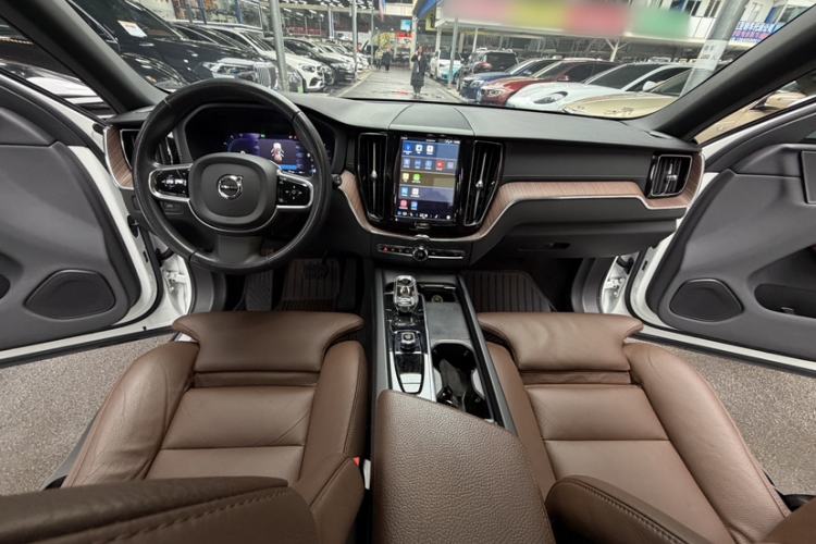 Used Volvo XC60 2022 B5 4x4 Smart Luxury Edition
