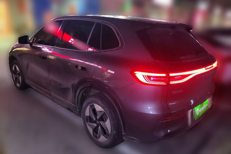 Used  E5 2024 440km Launch Edition
