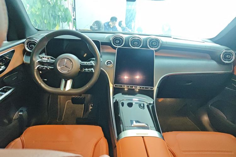 Used Mercedes-Benz GLC 2024 Facelifted GLC 260 L 4MATIC Luxury Version 5 Seats
