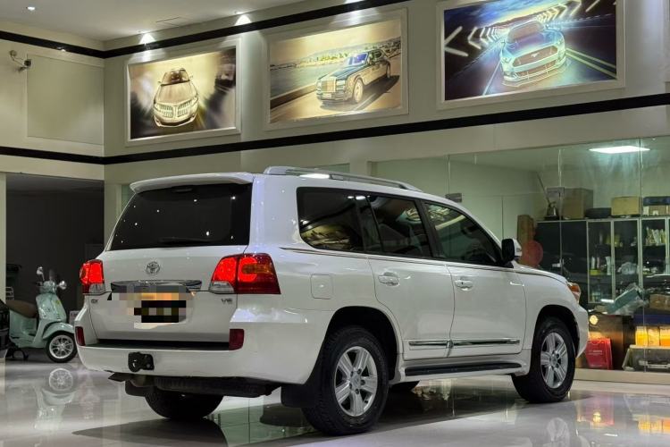 Used Toyota Land Cruiser 2015 4.0L V6 Middle East Low-Trim Version
