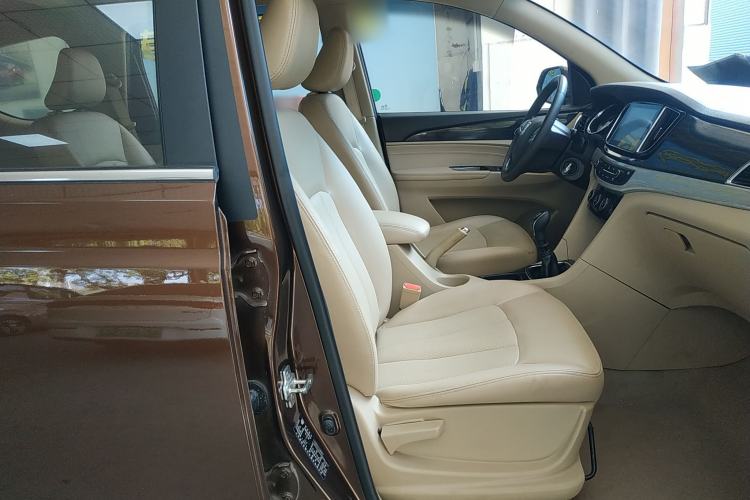 Used Baojun 730 2016 1.5T Manual Comfort Version 7 Seats