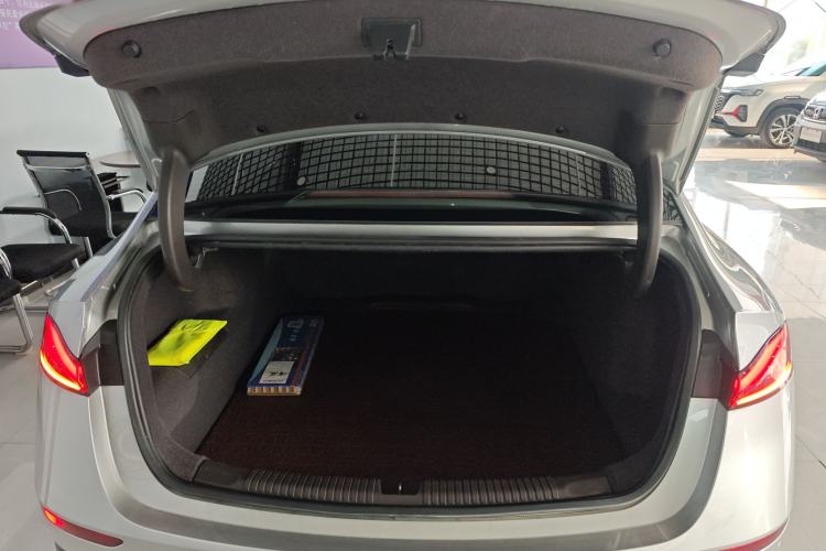 Used Roewe D7 2023 DMH 125km Excellence Edition