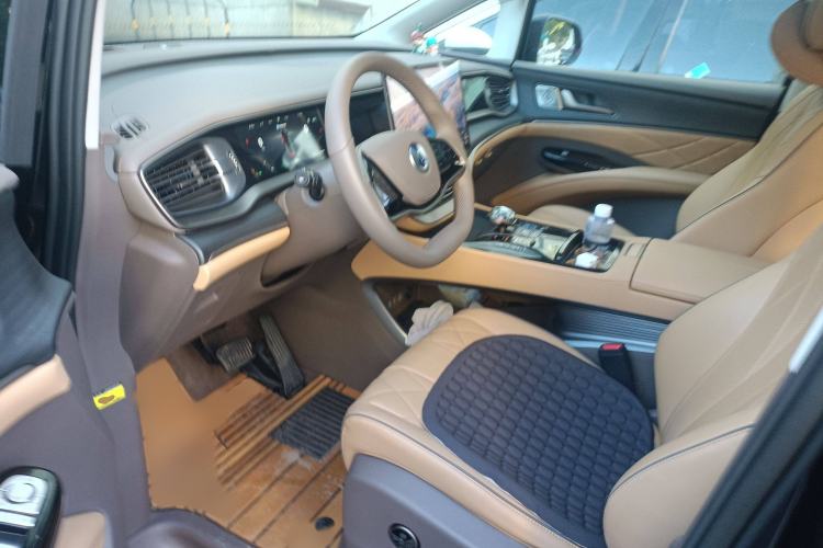 Used Denza D9 2022 DM-i 970 Four-Wheel Drive Prestige Model
