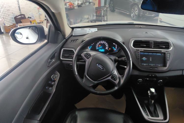 Used Ford Escort 2015 1.5L Automatic Fashion Model
