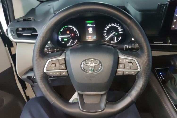 Used Toyota Granvia 2024 2.5L Hybrid Comfort Edition
