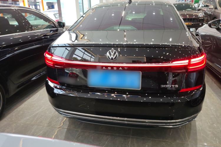 Used Volkswagen Passat 2025 Outstanding Model 380TSI Dragon Glory Edition
