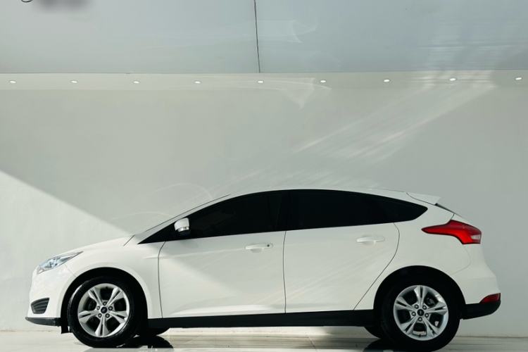 Used Ford Focus 2018 Hatchback Classic 1.6L Automatic Comfort Plus SmartDrive Edition
