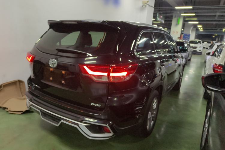 Used Toyota Highlander 2018 2.0T Two-Wheel Drive Luxury Edition 7 Seats China VI Standard
