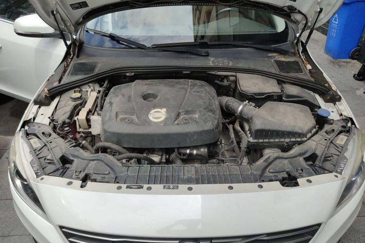 Used Volvo V60 2015 T5 Zhiya Edition
