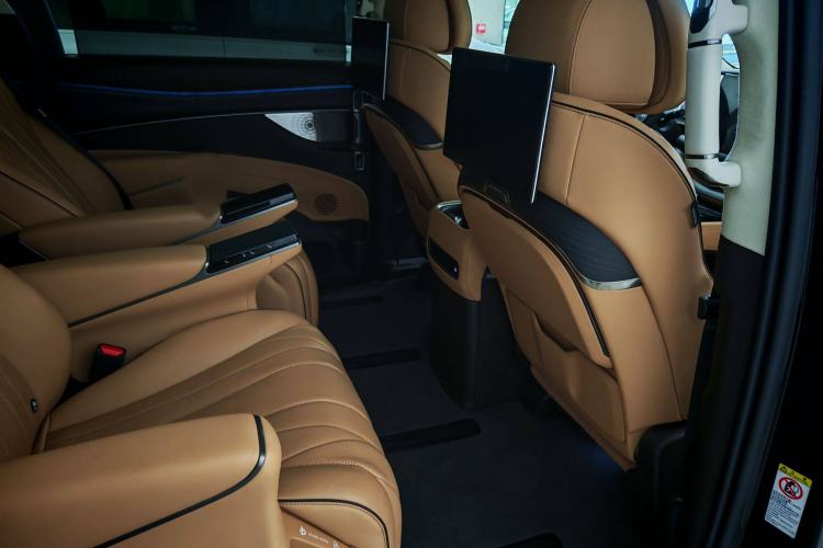 Used Denza D9 2024 DM-i 980 Four-Wheel Drive Flagship Model
