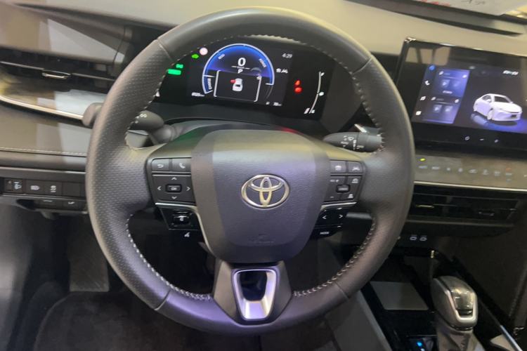 Used Toyota Camry 2024 Dual-Motor 2.0 HGVP Luxury Edition
